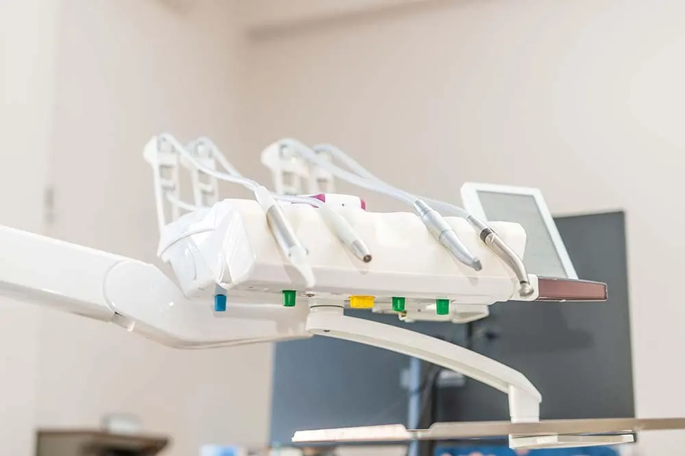 Το Οδοντιατρείο οδοντίατρος Καβάλα