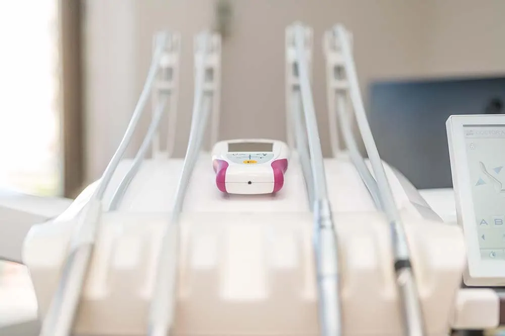 Το Οδοντιατρείο οδοντίατρος Καβάλα