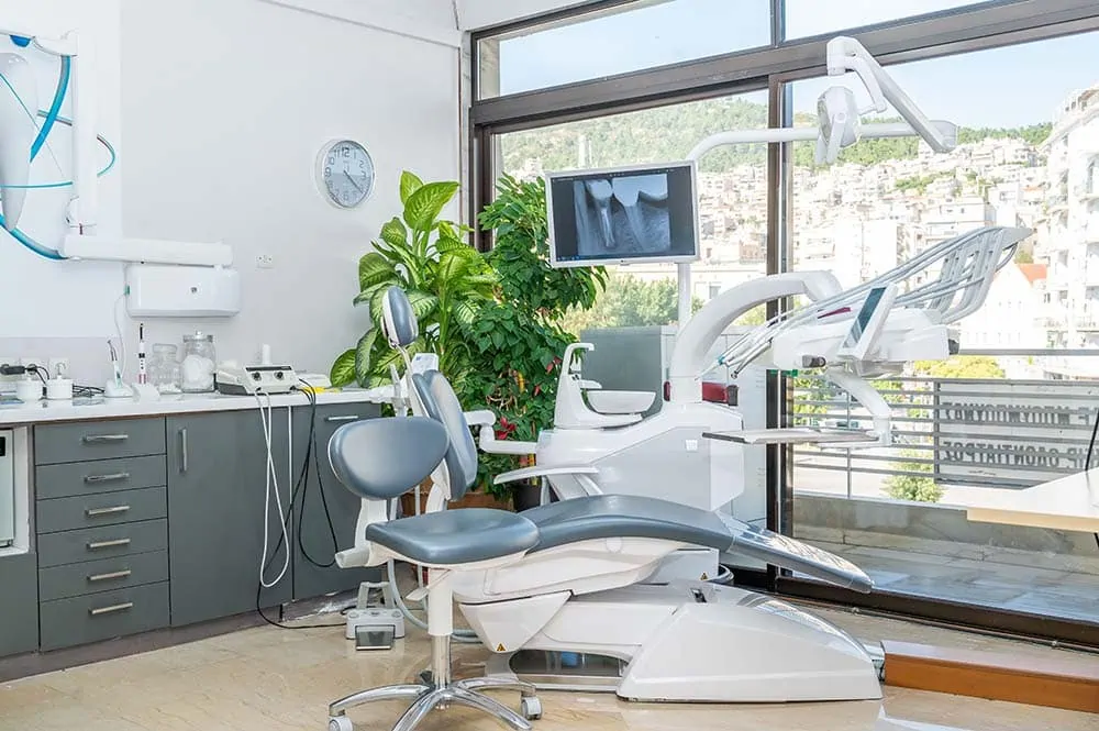 Το Οδοντιατρείο οδοντίατρος Καβάλα