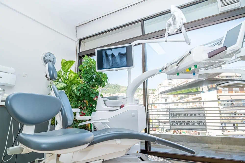 Το Οδοντιατρείο οδοντίατρος Καβάλα